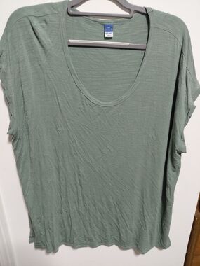 Old Navy Short-Sleeve Scoop Neck Tee in Sage